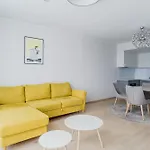 Revalia Fahle Airport Bus-Station Apartments With Best Views